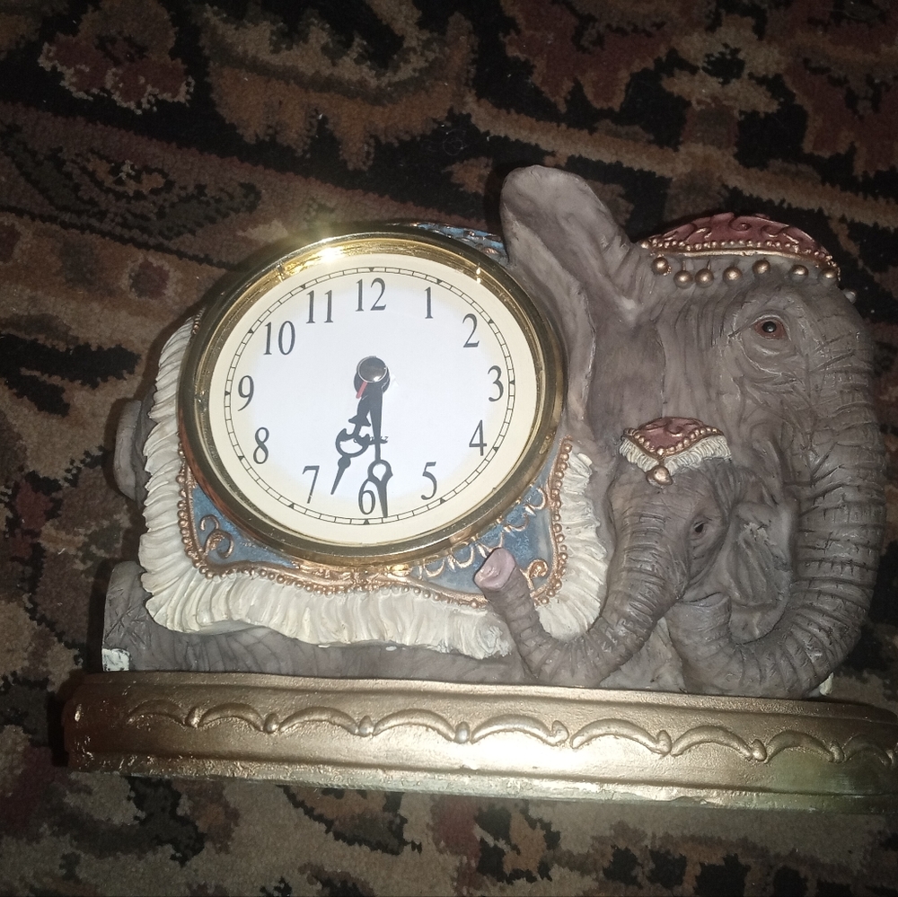 Elephant Clock - Picture 2 of 2